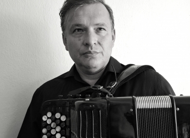 PK foto new 3 cor.jpg